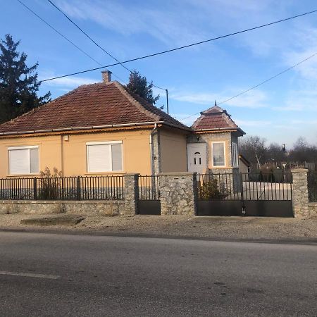 Törpi Vendégház Halmaj Esterno foto
