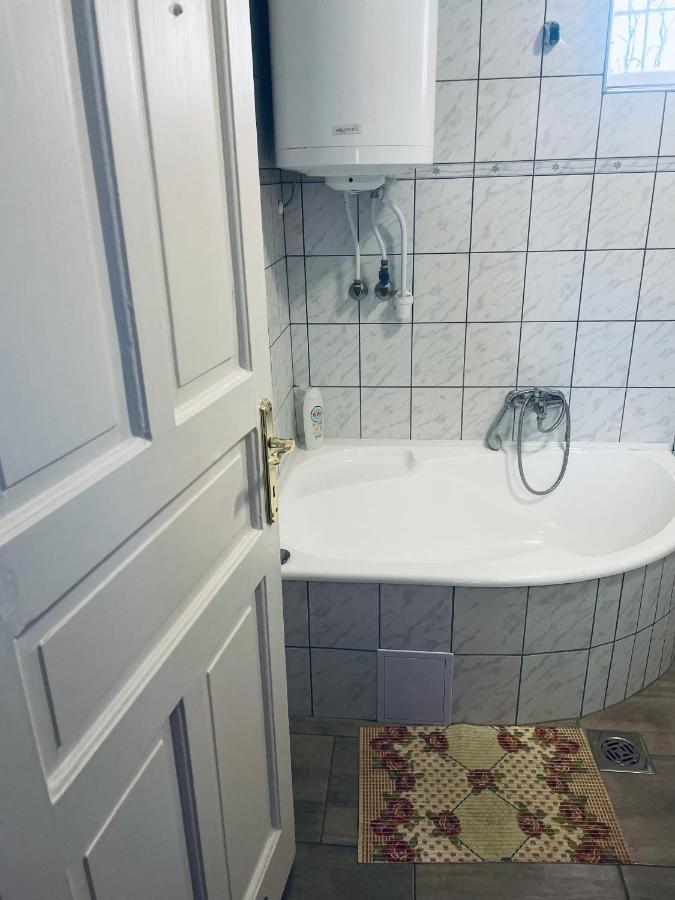 Törpi Vendégház Halmaj Esterno foto